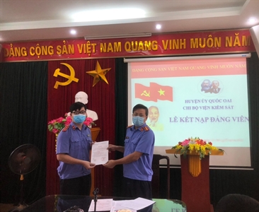 Chi bộ Viện KSND huyện Quốc Oai tổ chức Lễ kết nạp Đảng viên mới
